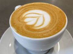 红樱桃澳白-VOYAGE COFFEE 咖啡烘焙工坊店(798艺术区店)