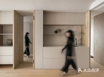餐厅保存了业主上一个家中留下来的画，延续了家的温度