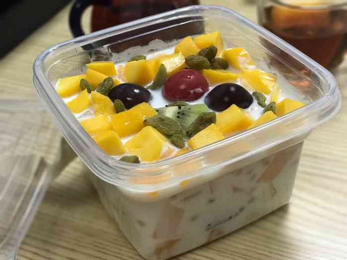 甜蜜小屋水果捞(崂山分店)-"水果种类很多,分量也够,推荐推荐.