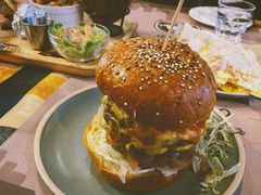 双层牛肉起司汉堡-遇见西木美式餐厅(体育路店)