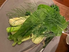 西兰花佐牛油果酱-BOR Eatery(安福路店)