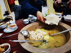 -姚记抚仙湖石锅鱼庄