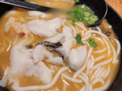 特色酸菜鱼粉-鑫花溪牛肉米粉(凤凰街创始总店)