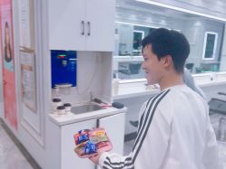 -镁连社·美联社