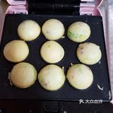 再盖上面粉。在烤制过程中还要不停翻面，这样烤的才均匀