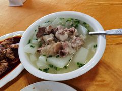 萝卜炖肘子-荣生萝卜汤饭店