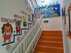 可爱的楼梯-精诚实验幼儿园潘家园园
