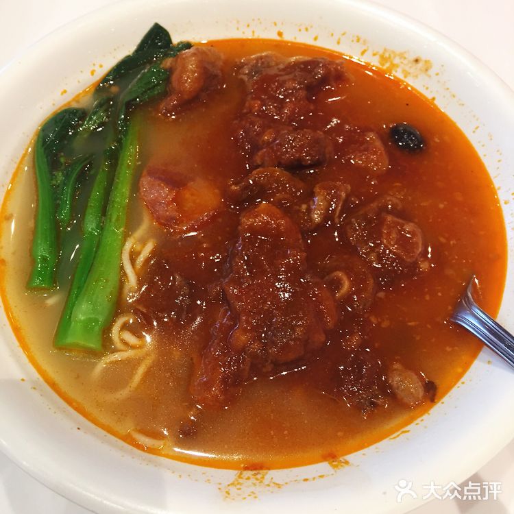 汤头都这么的浓郁，面条筋道爽滑，不夸张，汤都喝光光