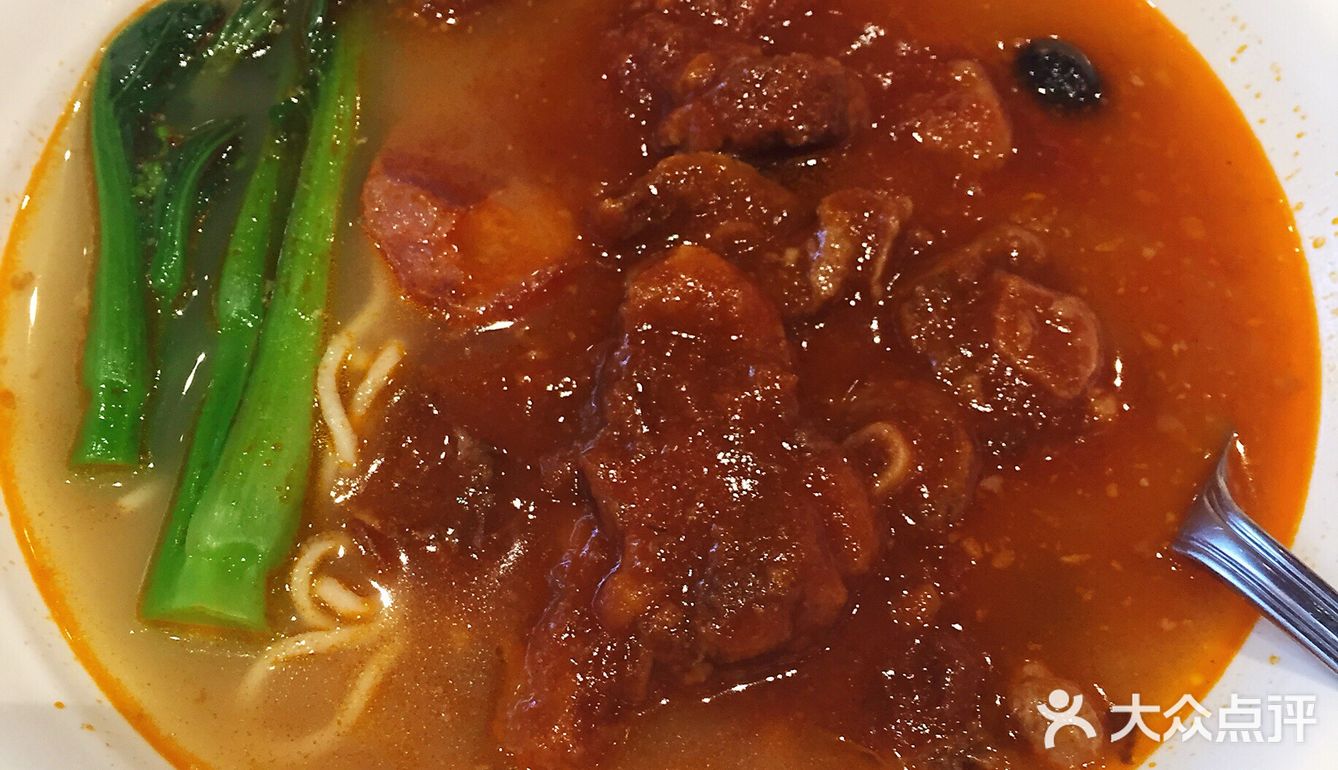 汤头都这么的浓郁，面条筋道爽滑，不夸张，汤都喝光光