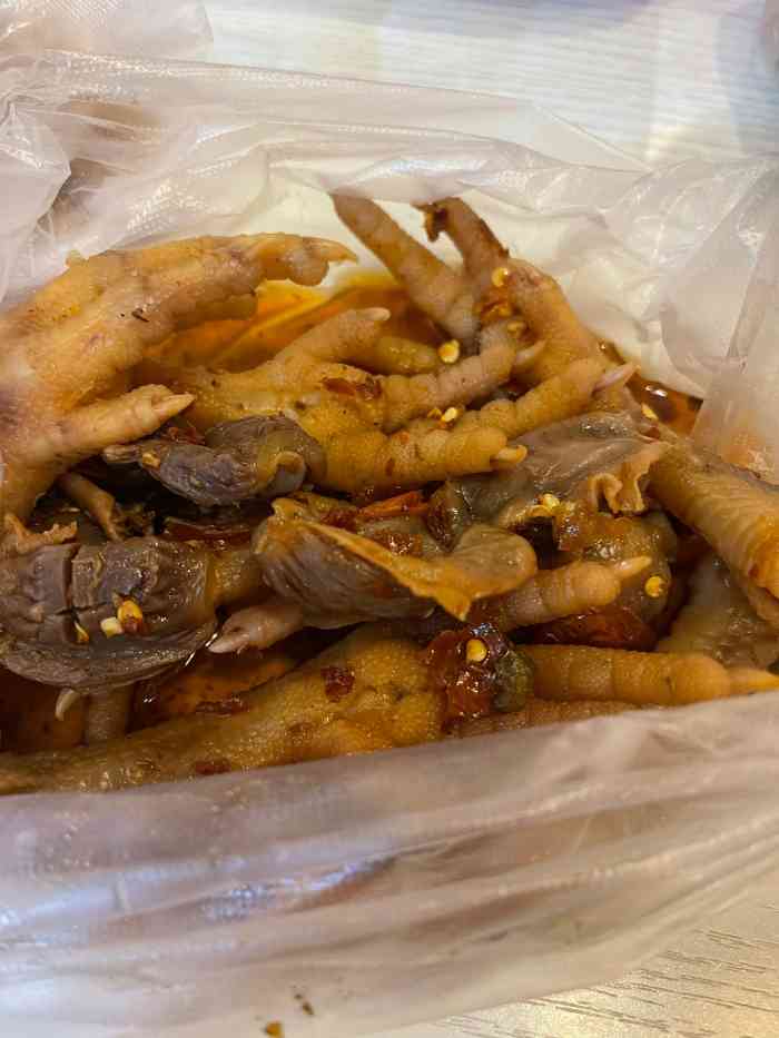 老乖二中鸡脚(创始店)-"开了二十年的老店了从小学就开始买吃的鸡.