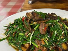 小韭菜炒鳝鱼-绿草墩