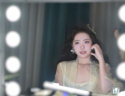 点击看大图 -爱伊人婚纱礼服美妆馆