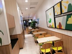 用餐区-德克士(中心医院店)