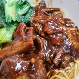 和万寿斋做邻居的锦园面馆