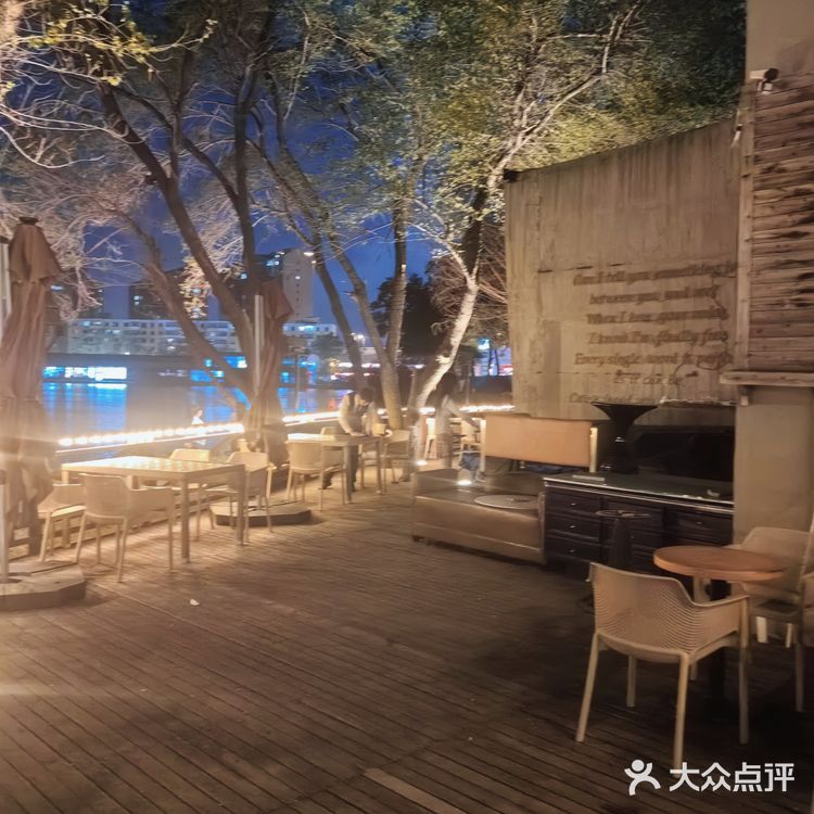 这不仅是一家酒吧