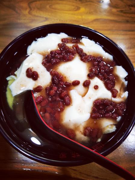 陈氏老石磨老陈家豆腐脑-"第一次吃甜口的豆腐脑 红豆很香糯淡淡的甜.