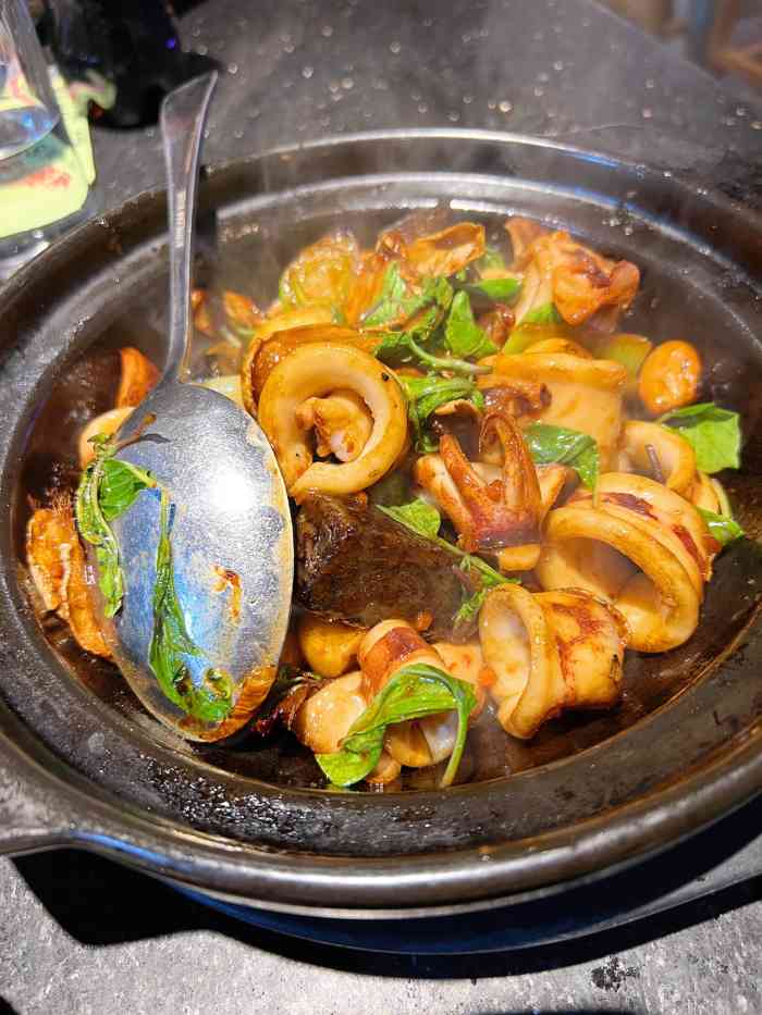 吴记鲜定味(吴中路店)-"朋友推荐这家,地方有点偏,莲花广场是个很.