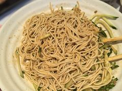 -肥肥虾庄·金牌油焖大虾(汉街SKP店)