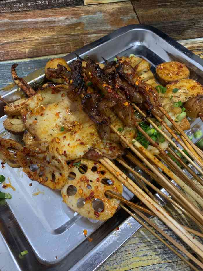 看了人生一串去乐山的时候专门去打卡了这家月牙山烧烤整体来说还是