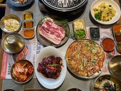 -草家酱蟹炭火烤肉店(珲春南路一店)