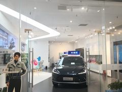 -ARCFOX极狐(世纪金源店)