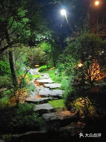 有事路过，本意是凑合一口，填饱肚子就走，没想到还真发