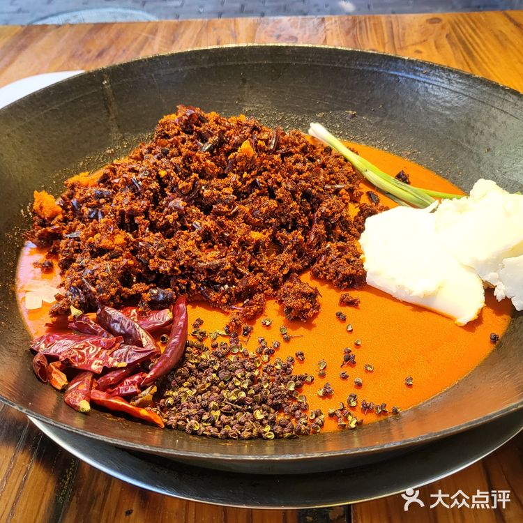 左麻右辣老火锅：藏在小区里的正宗重庆味