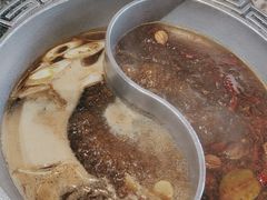 -八次方巴乡石锅鱼·金海湖水库活鱼(谷丰东路店)