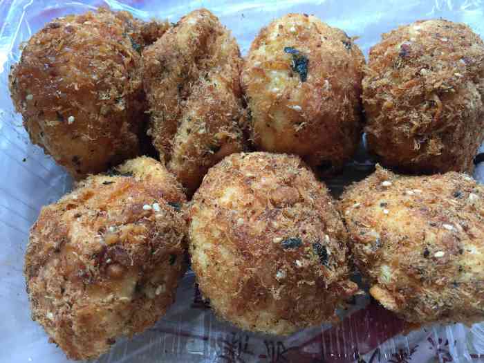 这次买了手撕面包,三明治,酥饼,价格不贵,挺实惠的.