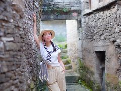 -高荡千年布依古寨旅游景区