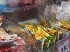 -陆小馋量贩零食(和燕路店)