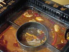 -老牌坊云南鱼豆花火锅(哈西万达店)