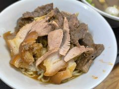-松树干拌面店