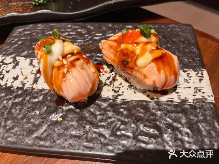 古京·臻致料理(月湖店)火炙三文鱼手握图片
