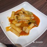 这家店专门吃韩料的，我们点了一份双人餐。小菜上的挺多的