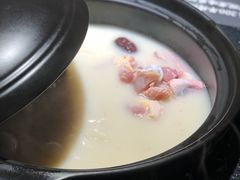 -洪氏嗨捞·广东猪肚鸡·椰子鸡火锅(西咸万象城店)