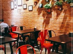 等位区-老啪叽串炒饭(铁百店)