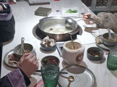 -喃喃椰·糟粕醋·椰子鸡火锅(七堡花园店)