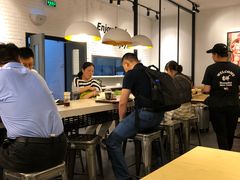 大堂-吉祥馄饨(虹桥火车站店)