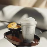 與光影相生，與時間相隨，安於一隅，在靜謐中追尋詩意。