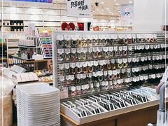 -名创优品(北京新中关购物中心地铁层店)