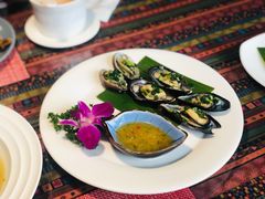 酸辣葱油鲍鱼-忘忧草融合私房菜(红鼎国际店)