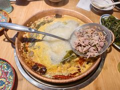 -洱火云南酸菜牛肉火锅(石景山当代商城店)