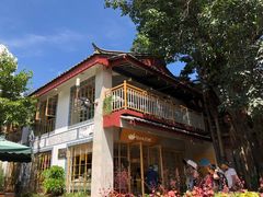 -猫的天空之城概念书店(束河店)