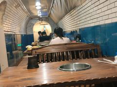 大堂-洞庭洲·防空洞火锅·烧烤·铜锅涮肉(新百广场店)