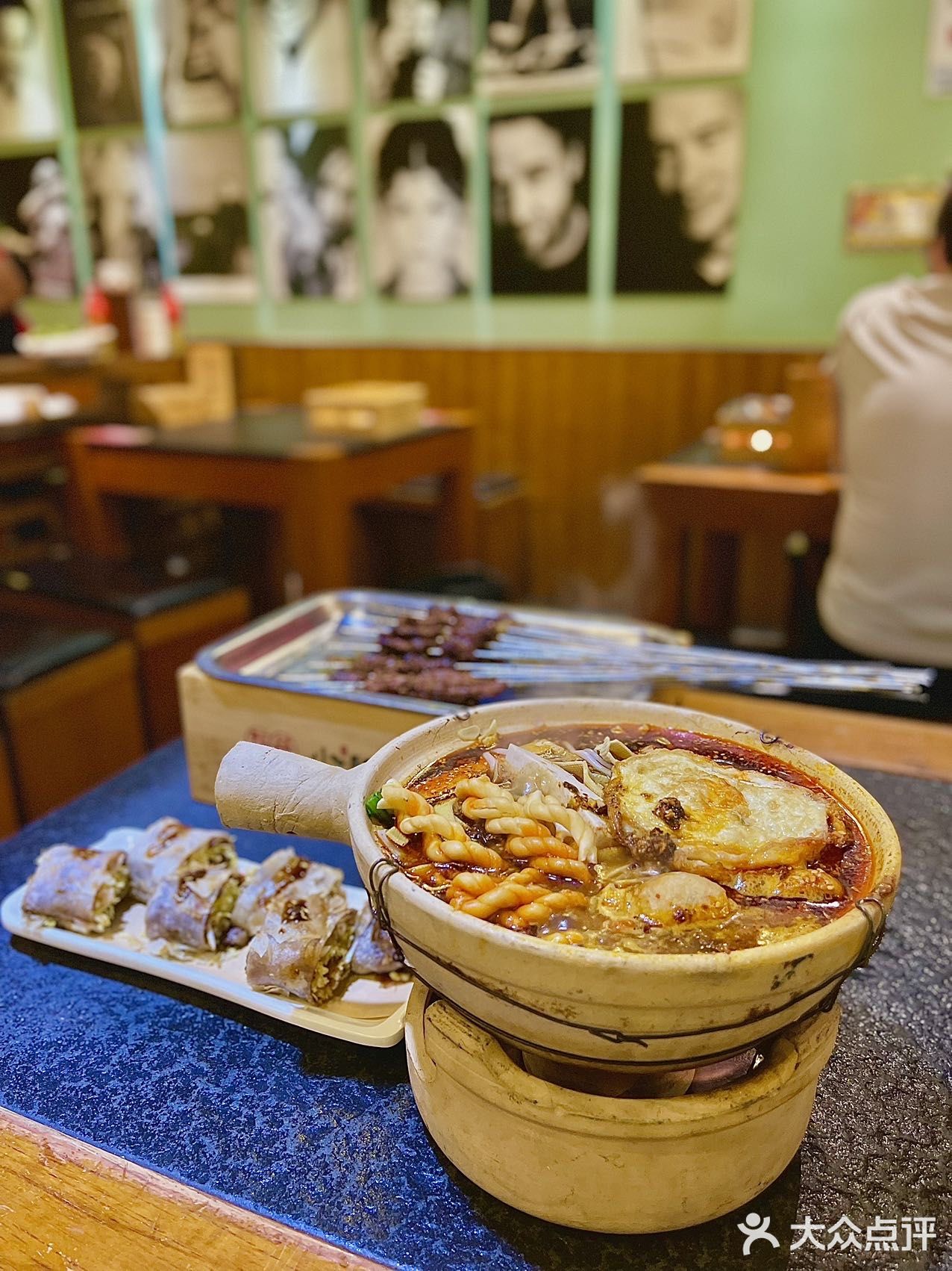 很多明星都来小骆驼吃饭，🌟 福苗小骆驼烧烤🍗