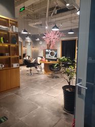 -时尚殿堂明星门店