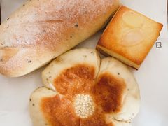 轻芋泥咸蛋黄米面包-喜茶(北京三里屯太古里店)