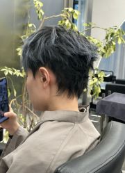 -一家只做男发烫染的店