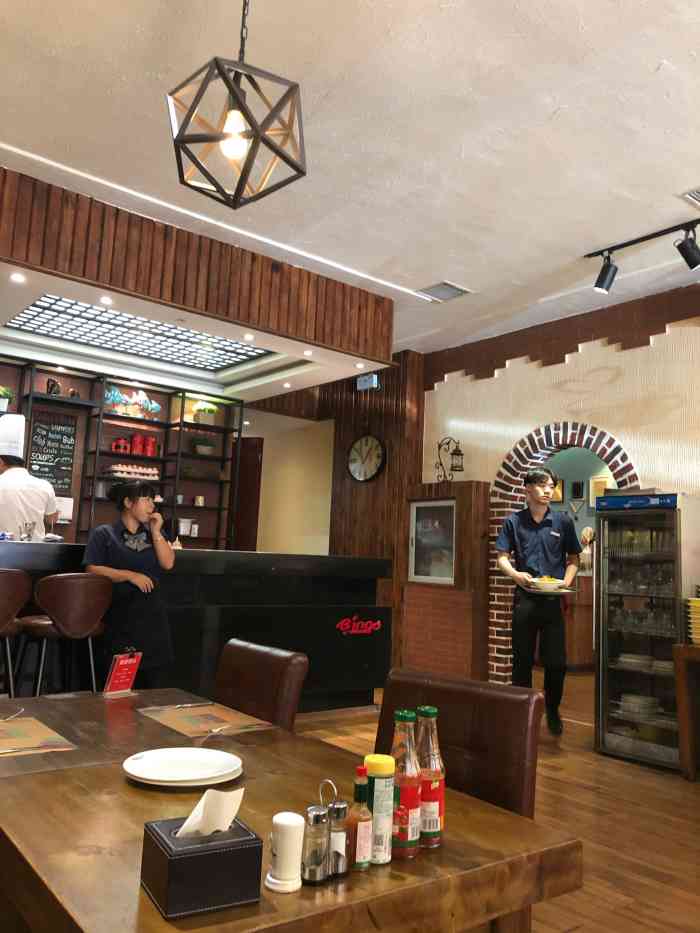 宾果餐厅-"牛排,咖喱牛肉还有榴莲披萨都很好吃,很好.